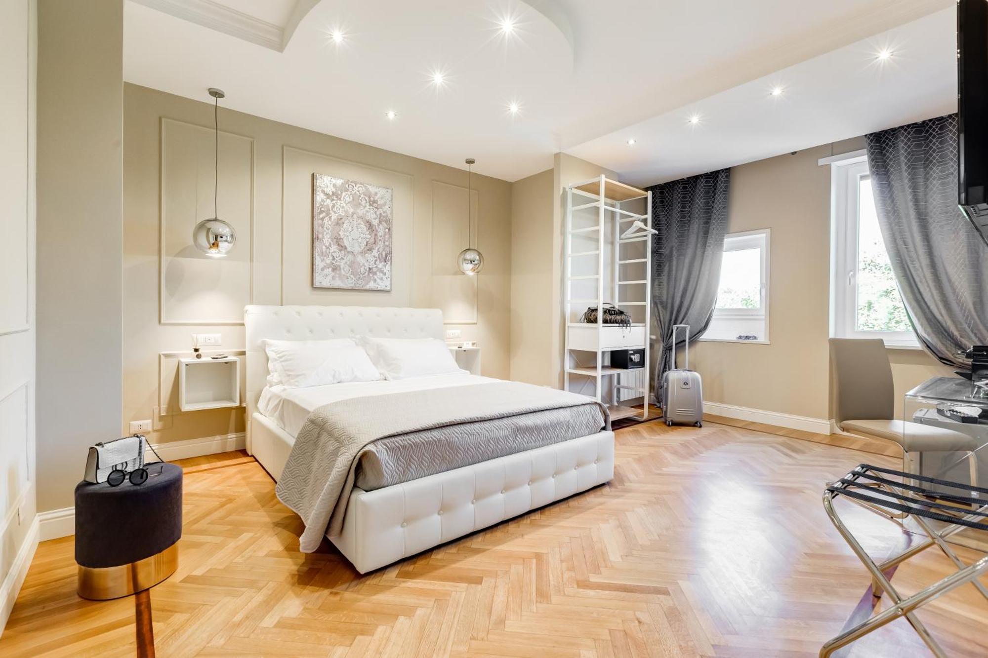 Staying in Via del Corso: 4 Central Rome Hotels Compared