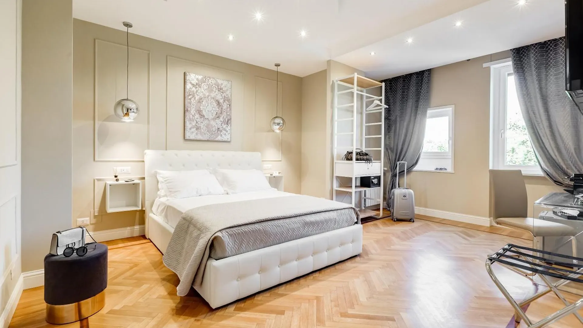 Staying in Via del Corso: 4 Central Rome Hotels Compared
