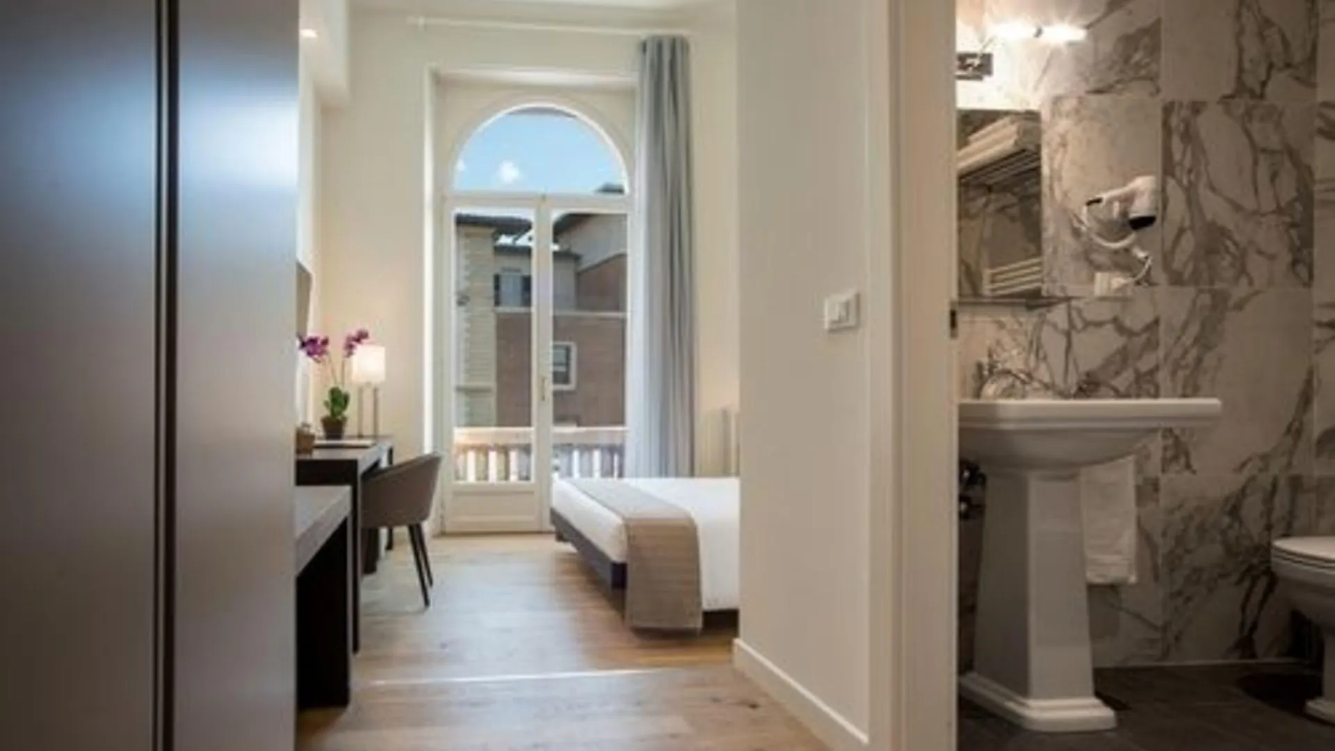 Staying In Florence Historic Centre: 6 Apartments & B&Bs Compared